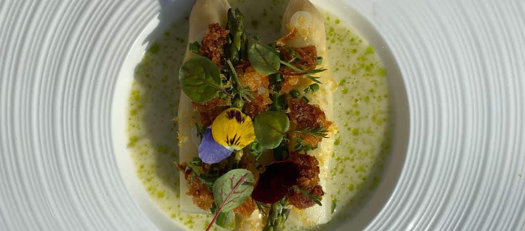 Spargel mit Kartoffel Vichyssoise und Bärlauchöl